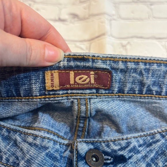 L.E.I. Flared Denim - Picture 3 of 8